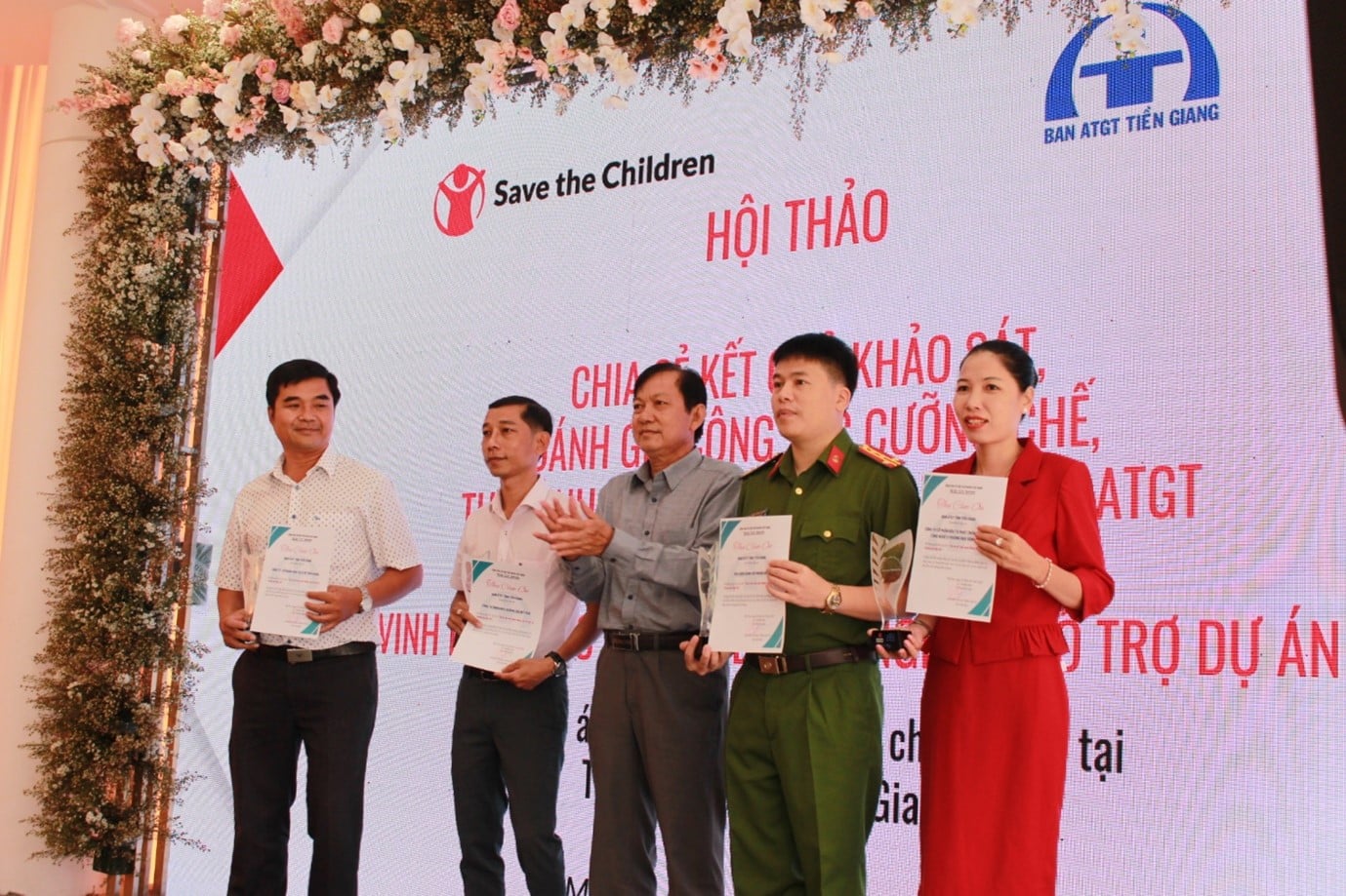 15 PTSC presented certificates of recognition to the local business