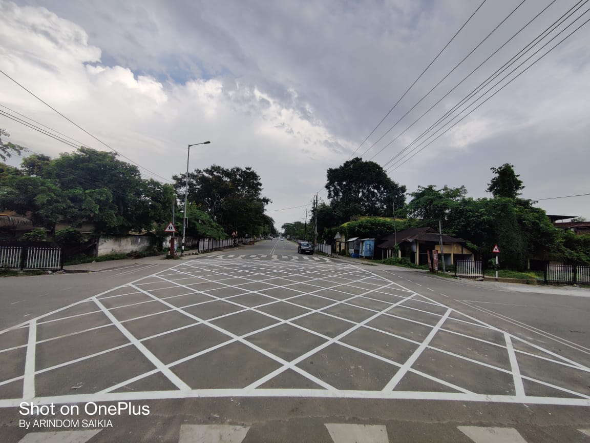 Centre box marking at Mithapukhuri Junction