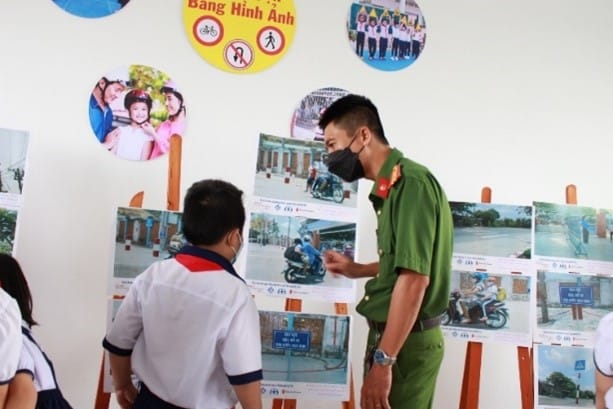 Students presented road safety photos at PhotoVoice event