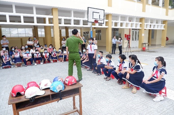 Students received road safety eduction from police