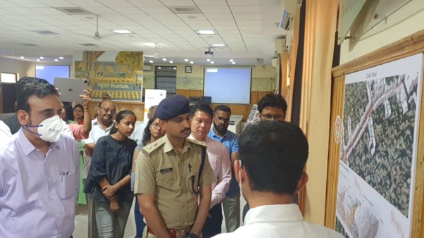 The winners of the competition presented their designs to the Deputy Commissioner and Police Superintendent