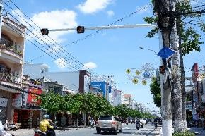 Warning lights at Thien Ho Duong primary school